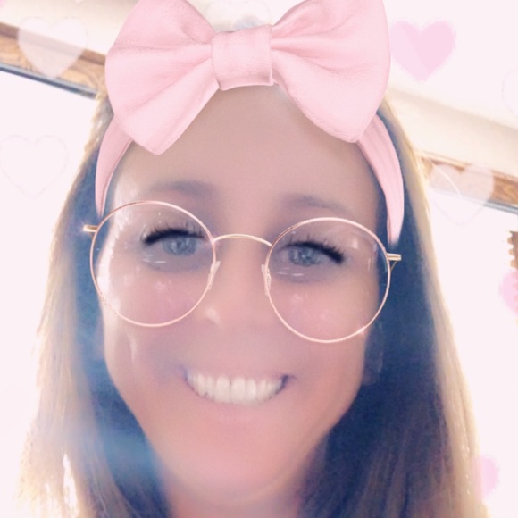 Meet your Posher,Cariann NotJustMoms.Closet๐๐ผโโ๏ธ - Picture 7 of 11